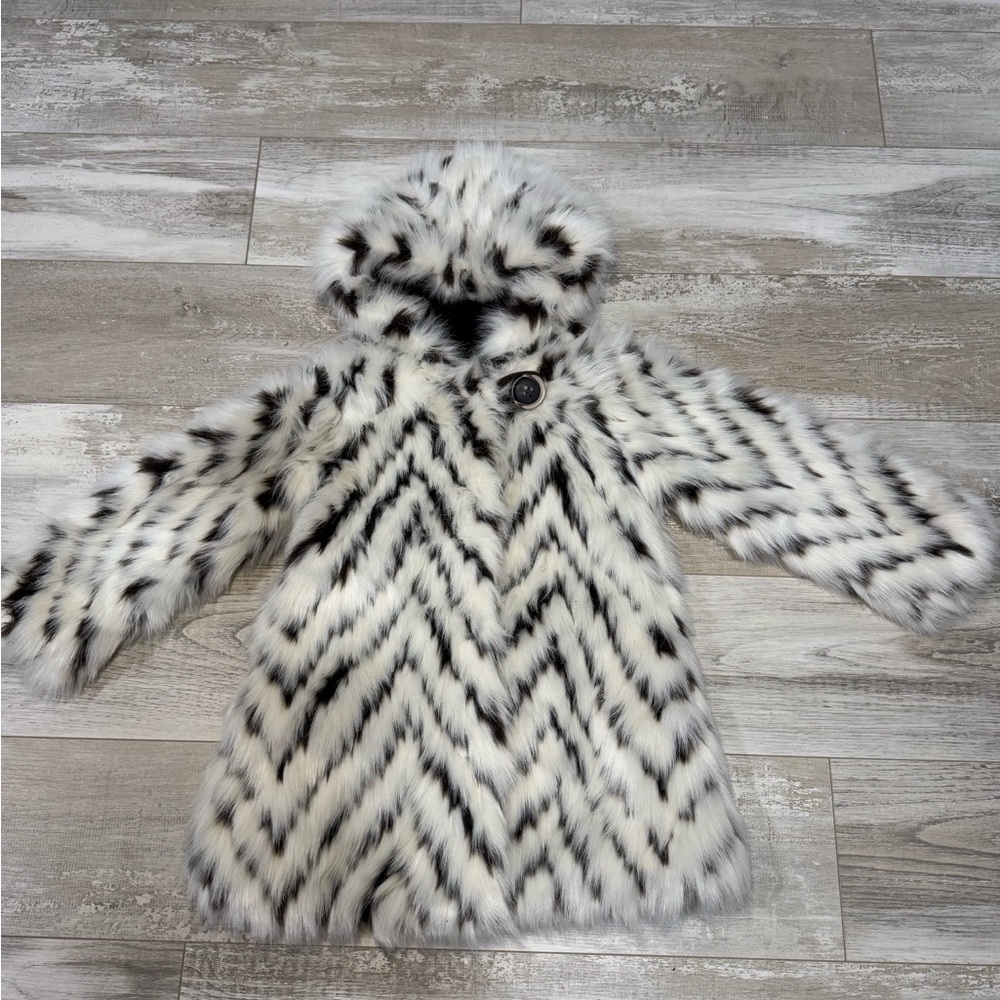 AMERICAN WIDGEON Faux Fur Hooded Coat | Size 4T